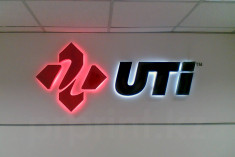 UTI объемные буквы с контражурной подсветкой